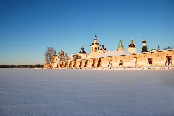 Βόρεια ρωσική Μονή το χειμώνα. — Φωτογραφία Αρχείου