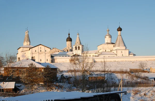 Monastero russo settentrionale in inverno . — Foto Stock