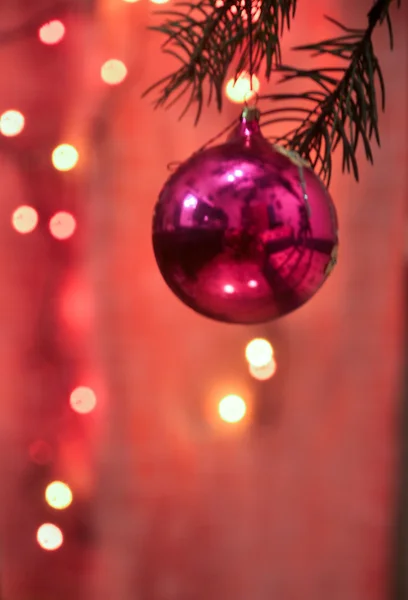 Decoration of a coniferous tree at Christmas. — Stock Photo, Image