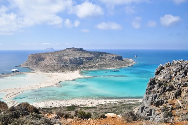 Moře letní krajina pobřeží řeckého ostrova. — Stock fotografie