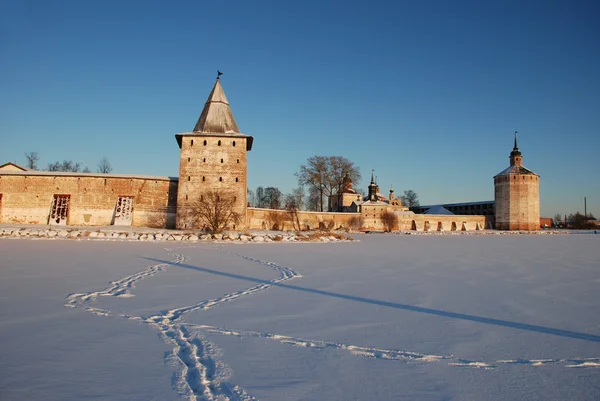 Pohjois-Venäjän luostari talvella . — kuvapankkivalokuva