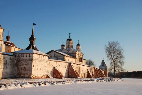 Northern Russian monastery in winter. — Stock Photo, Image