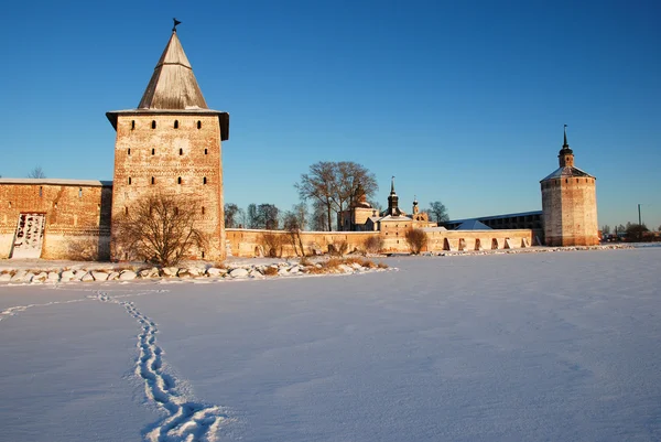 Northern Russian monastery in winter. — Stock Photo, Image