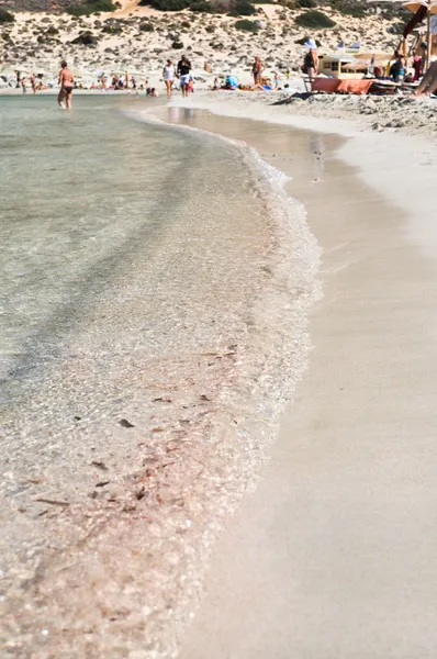 O litoral na praia arenosa . — Fotografia de Stock