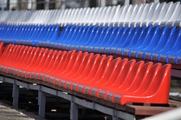 Plastic stoelen in het stadion. — Stockfoto