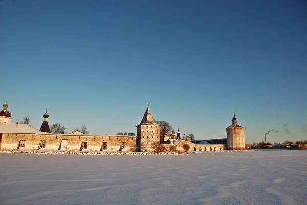 Northern Russian monastery in winter. — Stock Photo, Image