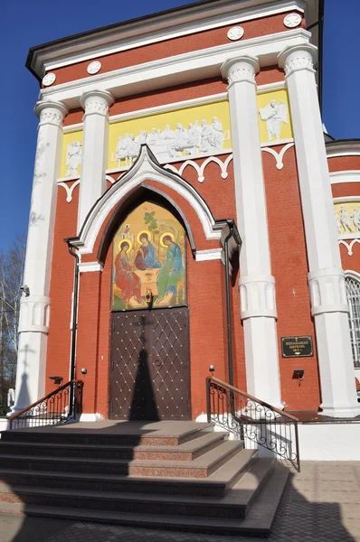 Igreja de São Nicolau aldeia de Tsarevo. A porta da frente . — Fotografia de Stock