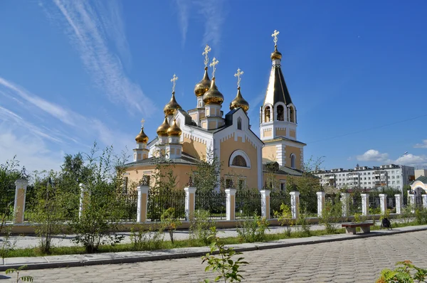 Orthodox temple on the background of blue sky. — Stock Photo, Image