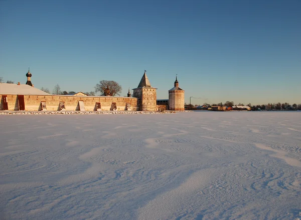 Northern Russian monastery in winter. — Stock Photo, Image