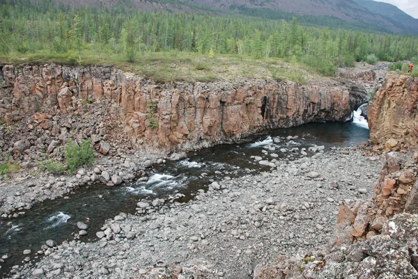 Vattenfall i klipporna — Stockfoto