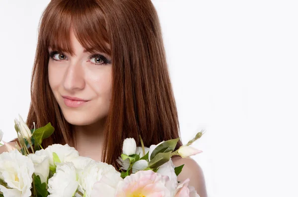 "portret van een meisje met bloemen", — Stockfoto