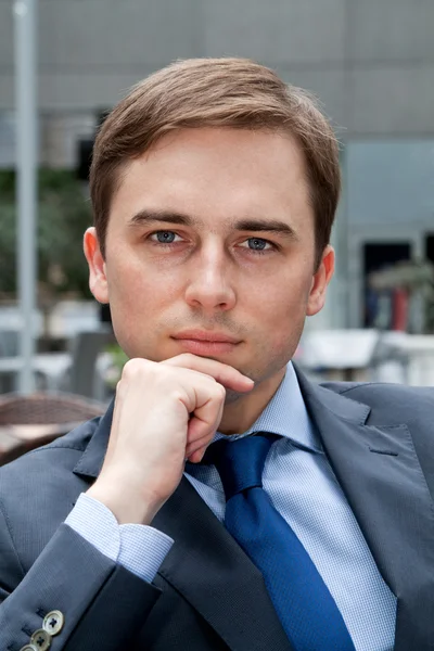 Portrait of a businessman looking directly at me — Stock Photo, Image