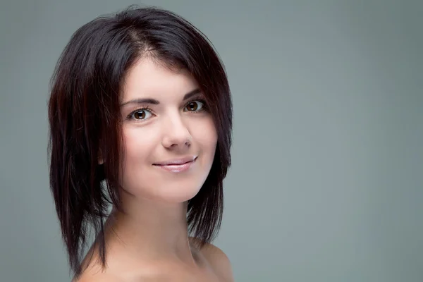 Портрет девушки с короткими волосами — стоковое фото
