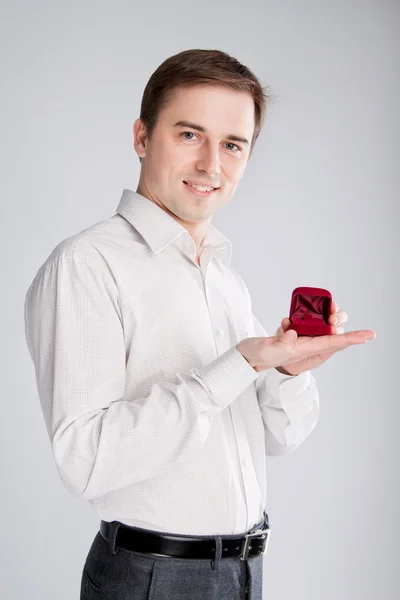 Guy holds the jewelry box on the hand in front of him — Stock Photo, Image