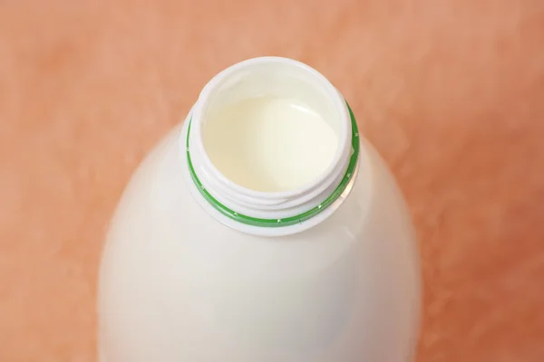 Botella de kéfir o leche —  Fotos de Stock