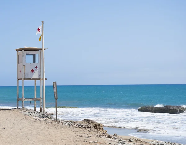 Estación torre de observación de socorristas en la costa española — Foto de Stock