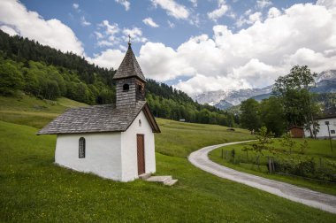 tipik Bavyera Alpleri kilisede