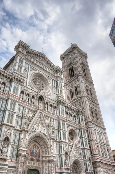 Duomo Santa Maria Del Fiore ve Campanile. Floransa, İtalya — Stok fotoğraf