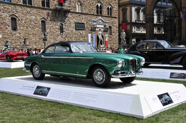 Florence, İtalya - 15 Haziran: limited edition eski model araba lancia aurelia b52 vignale — Stok fotoğraf