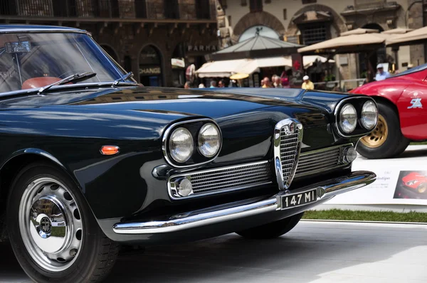 FLORENCIA, ITALIA - 15 de junio de 2014: Alfa Romeo 2000 Praho Touring —  Fotos de Stock