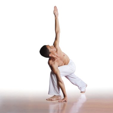 Yoga yapan adam