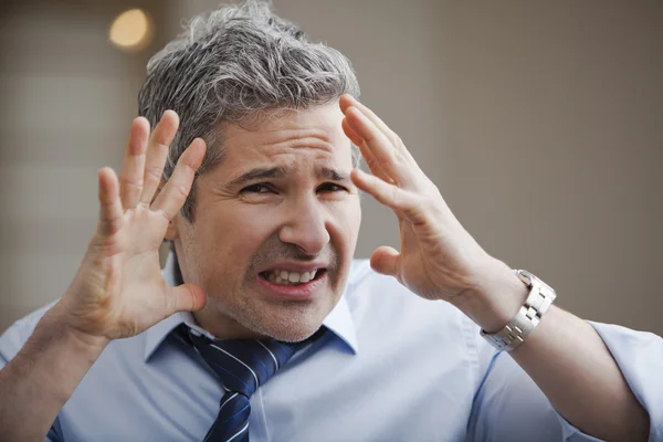 Nahaufnahme eines frustrierten Geschäftsmannes — Stockfoto