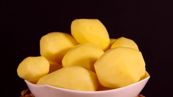 Peeled potatoes — Stock Video