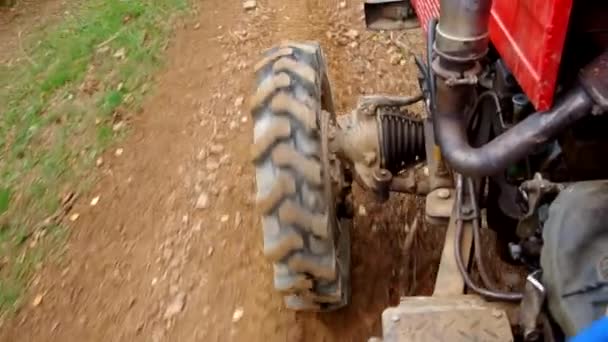 Трактор — стоковое видео