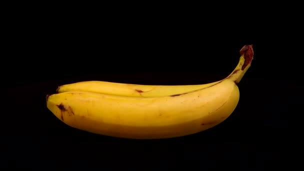 Два банана — стоковое видео