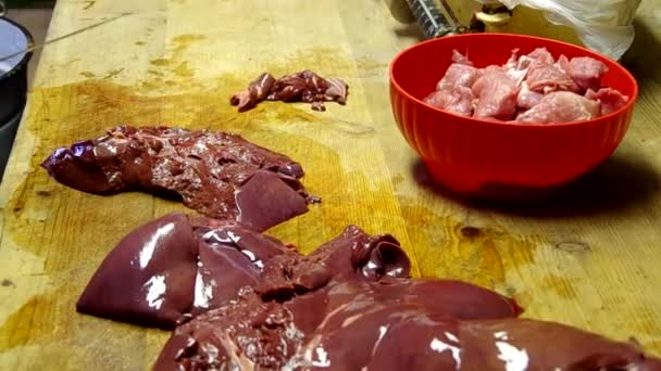 Slicing pork liver — Stock Video