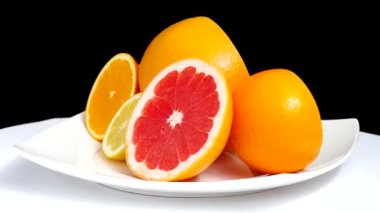 greyfurt, portakal ve limon dilimli