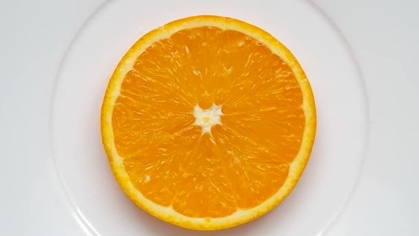 Нарезанный апельсин — стоковое видео