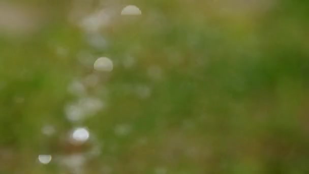 Squirting gouttes d'eau comme un bokeh 