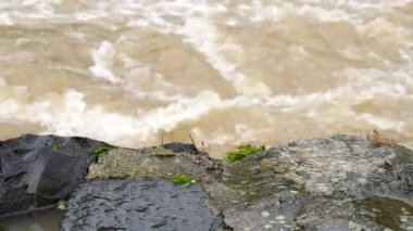 Nehrin akışını fırtınalı