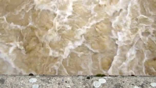 폭풍 강 다리에서 보기 — 비디오