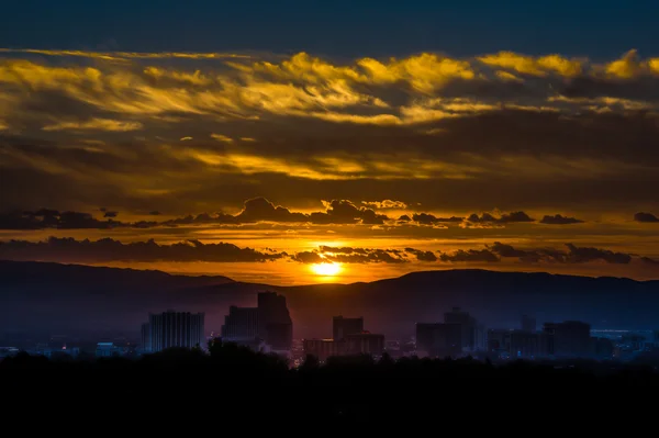 Silhouette des Sonnenuntergangs — Stockfoto