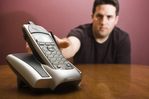 Homem alcança um telefone sem fio moderno — Fotografia de Stock