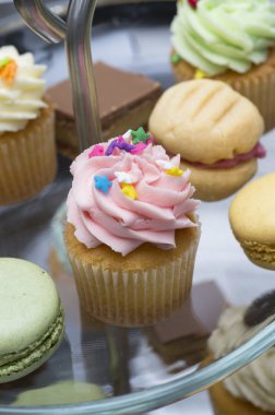 pembe krema ile lezzetli mini kek