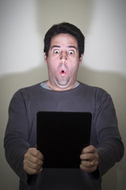 adam tarafından dijital tablet hayran