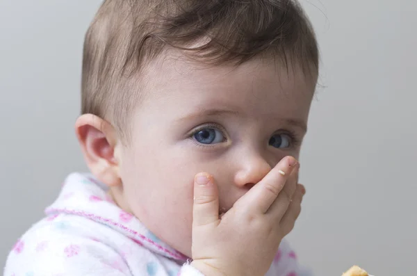 Beautiful girl eating a cookie — Stock Photo, Image