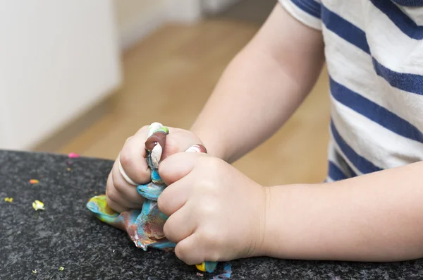 iki eliyle playdough Toddler scrunches