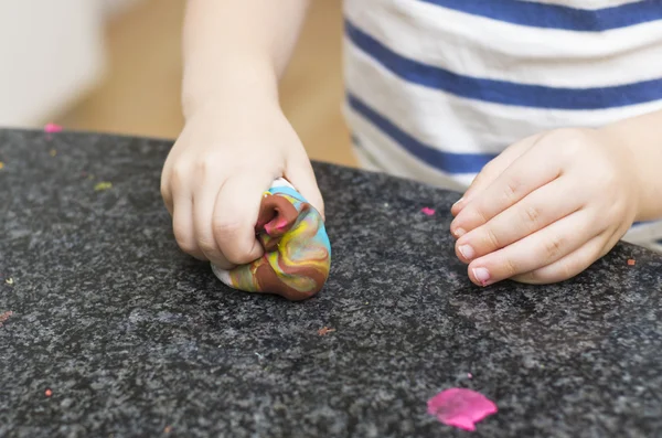 Toddler playing with playdough on kitchen bench — Stock Photo, Image