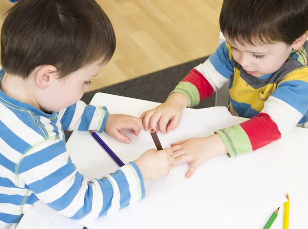 Twin boys drawing hand shapes — Stock Photo, Image