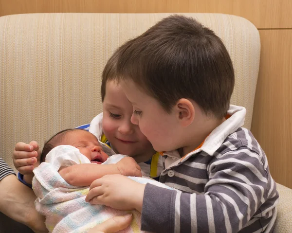 Twin boys meet their baby sister — Stock Photo, Image