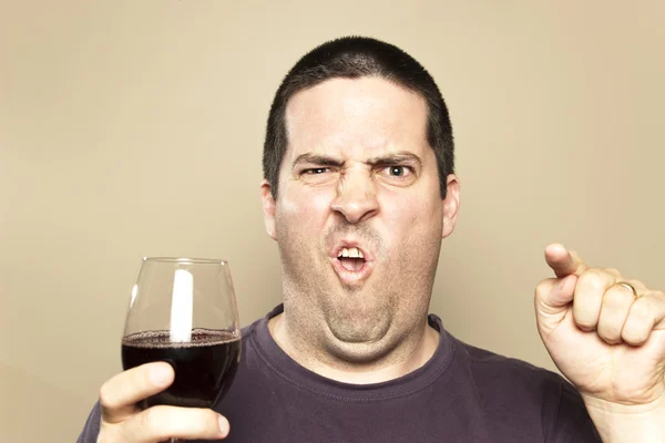 öfkeli sarhoş mücadele alır