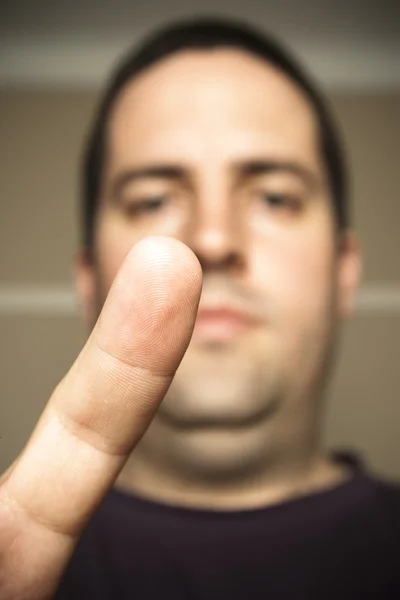 Man werkt een touchscreen — Stockfoto