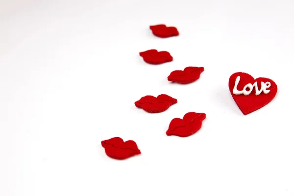 Rött hjärta och kyssar — Stockfoto