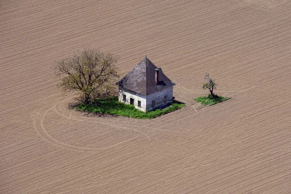 Casa sul campo — Foto Stock