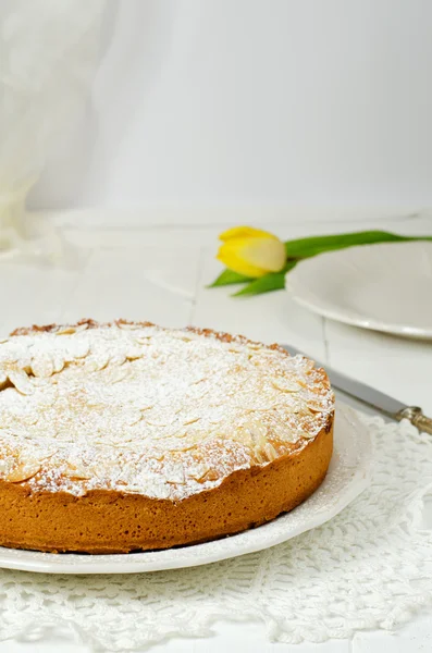 Italienischer Kuchen mit Sahne — Stockfoto