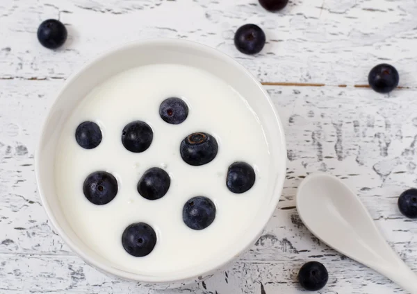 Blaubeeren mit Joghurt — Stockfoto